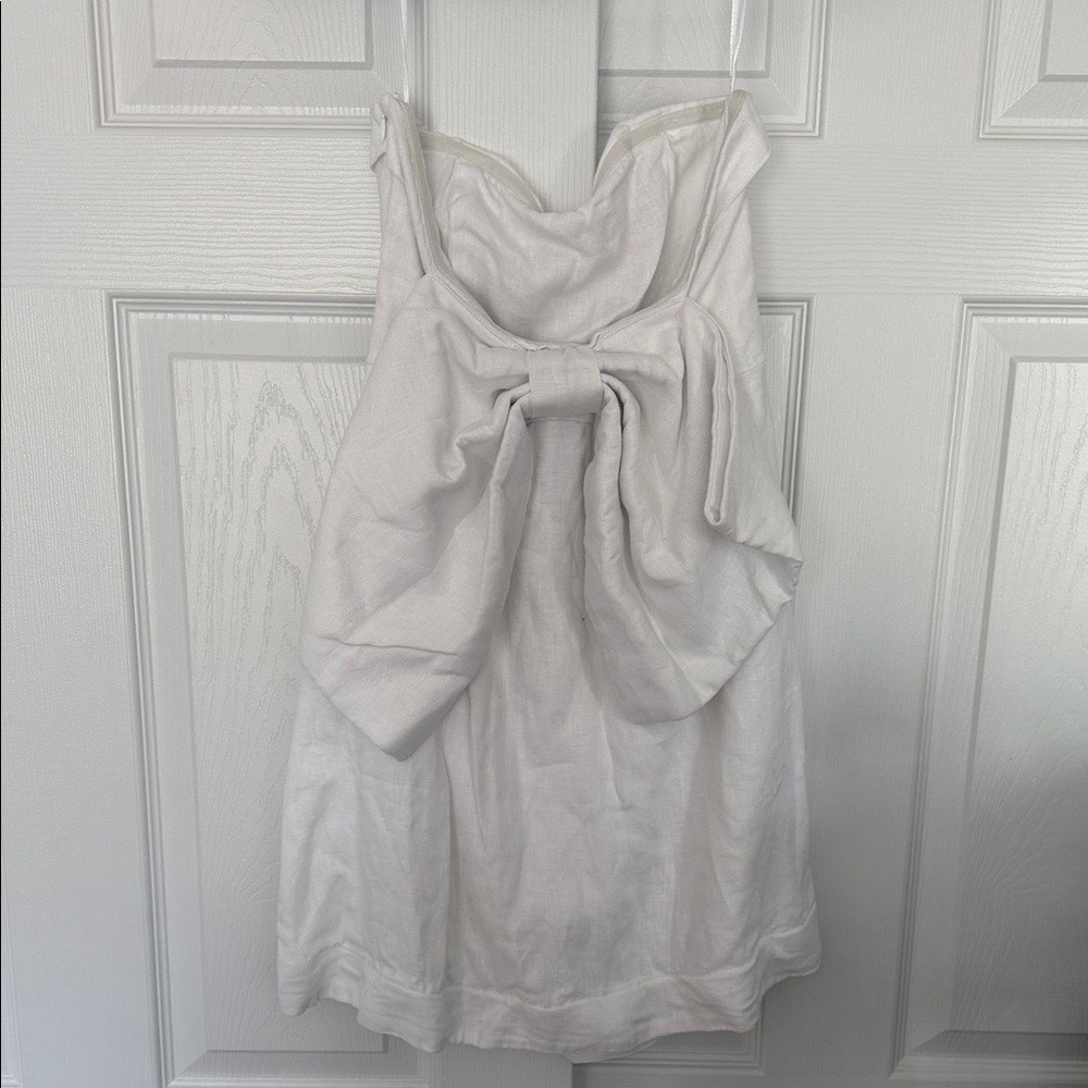 Elegant White Strapless Dress - Picture 4 of 5